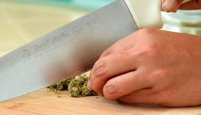 How to Grind Weed With a kitchen knife and cutting board