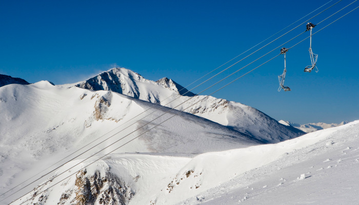 Which Colorado Vacation Spot has the Highest Ski Lift in North America